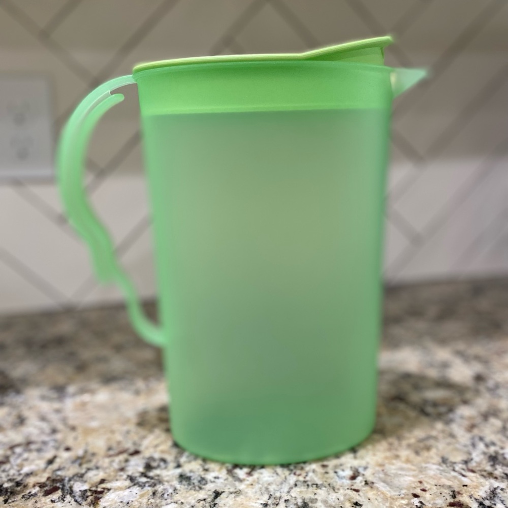 Tupperware  impressions picther
